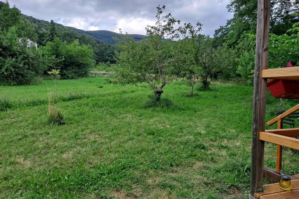 Charmante Roulotte Atypique Jaujac Εξωτερικό φωτογραφία