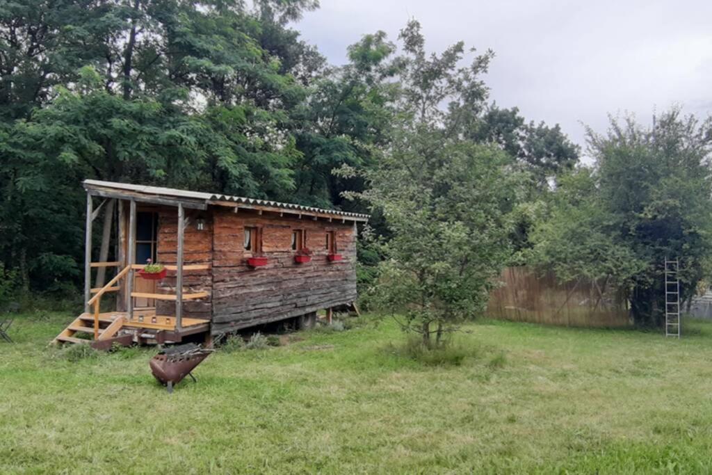 Charmante Roulotte Atypique Jaujac Εξωτερικό φωτογραφία